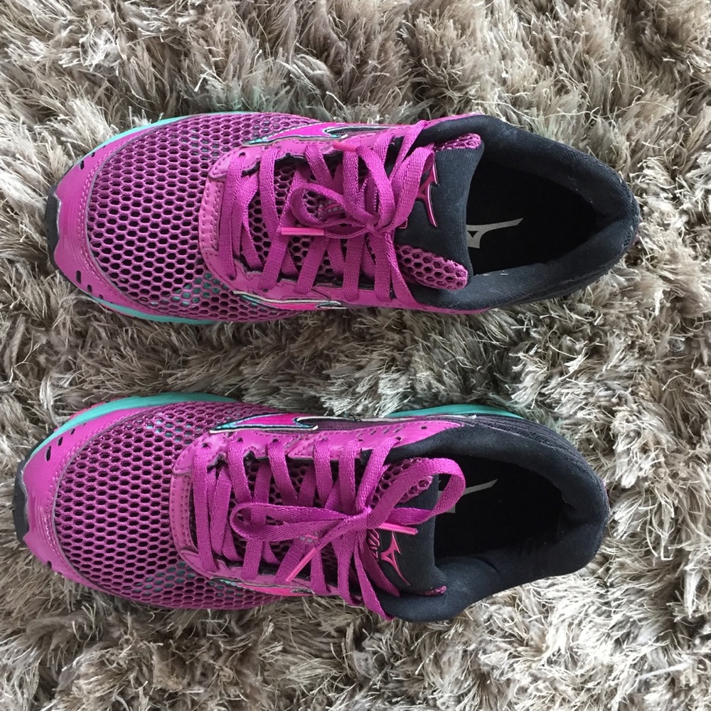 Mizuno wave sayonara 3: hot pink/aqua running shoe